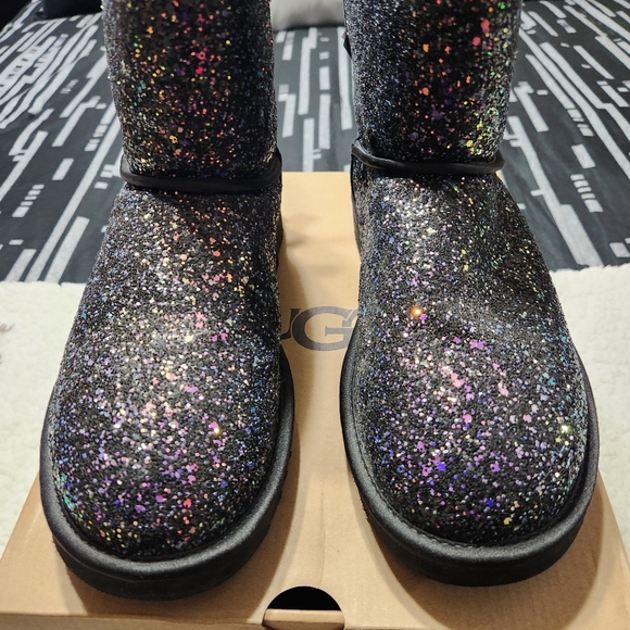 UGG BOOTS - Picture 3 of 3